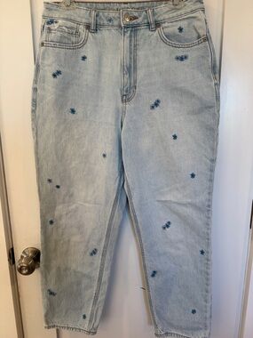 American Eagle Light Wash Blue Embroidered Women’s Jeans